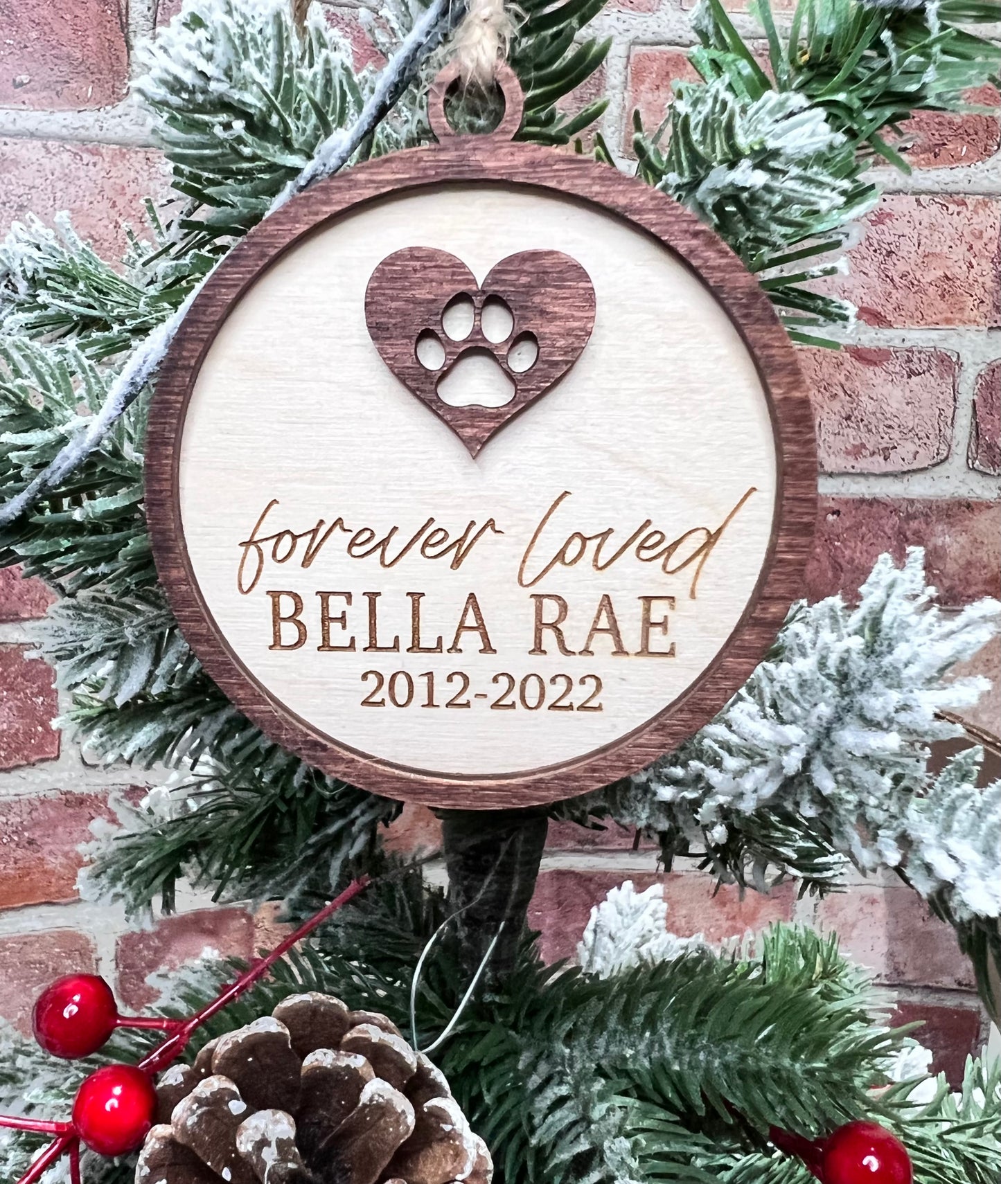 Personalized Paw Print Ornament – A Heartfelt Tribute to Your Beloved Pet