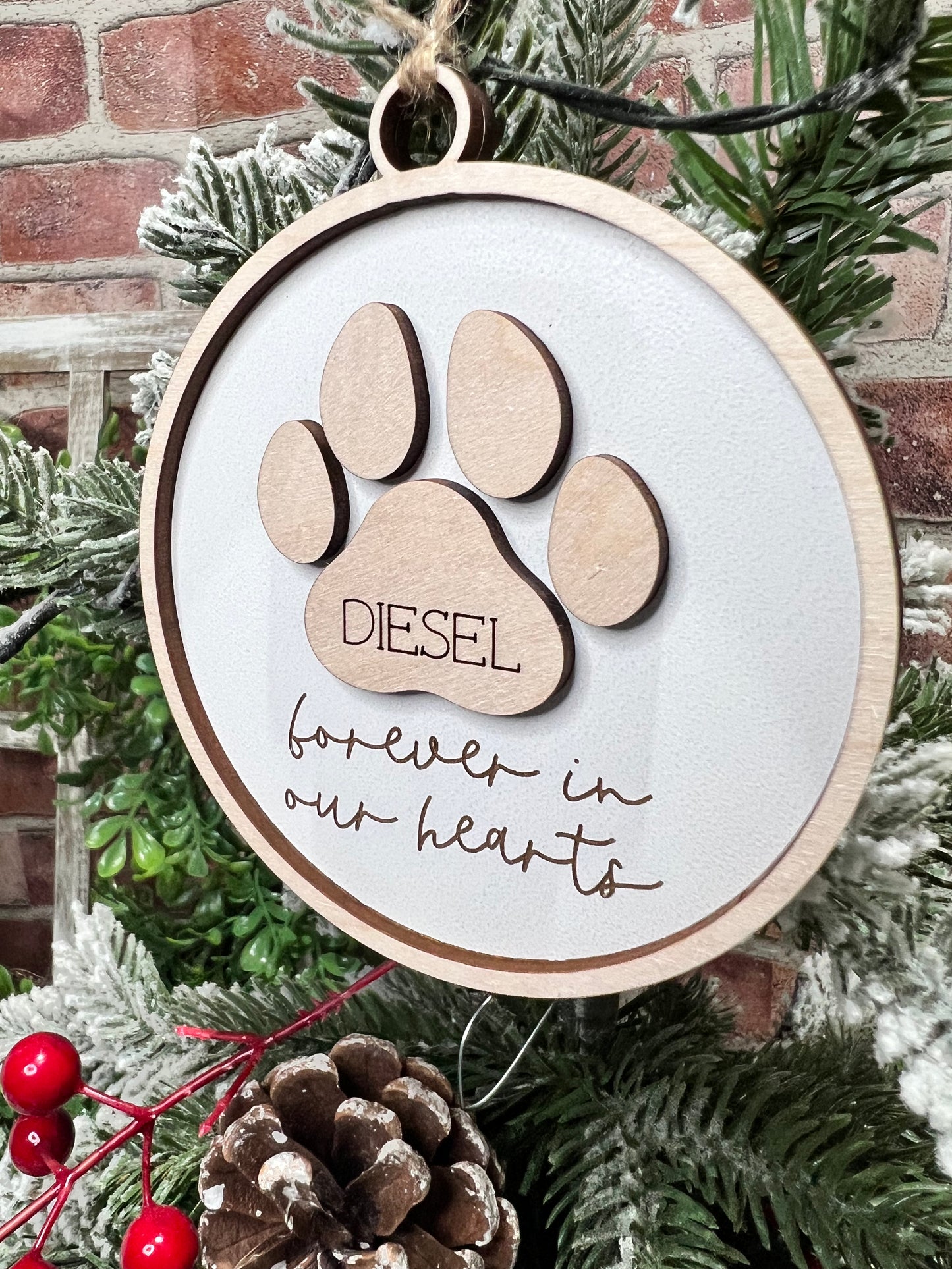 Personalized Paw Print Ornament – A Heartfelt Tribute to Your Beloved Pet